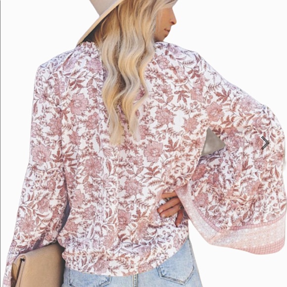 Lovestitch Floral Bell Sleeve Top NWT M - Picture 2 of 9